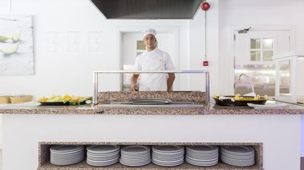 Guya Wave Hotel — Restaurant & bars in Cala Ratjada, Balearic Islands