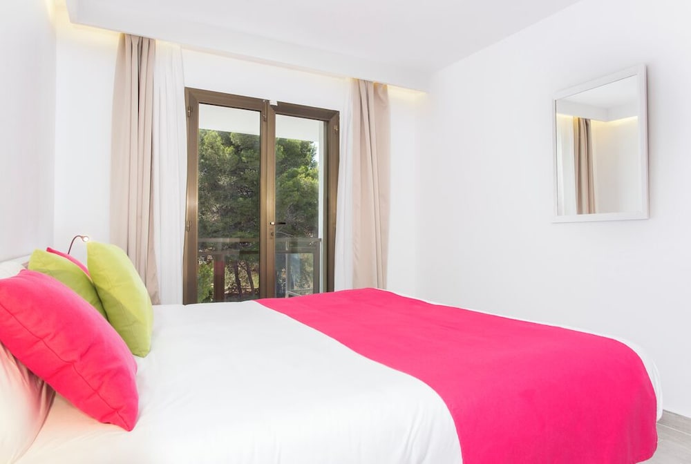 Guya Wave Hotel — Hotel rooms in Cala Ratjada, Balearic Islands