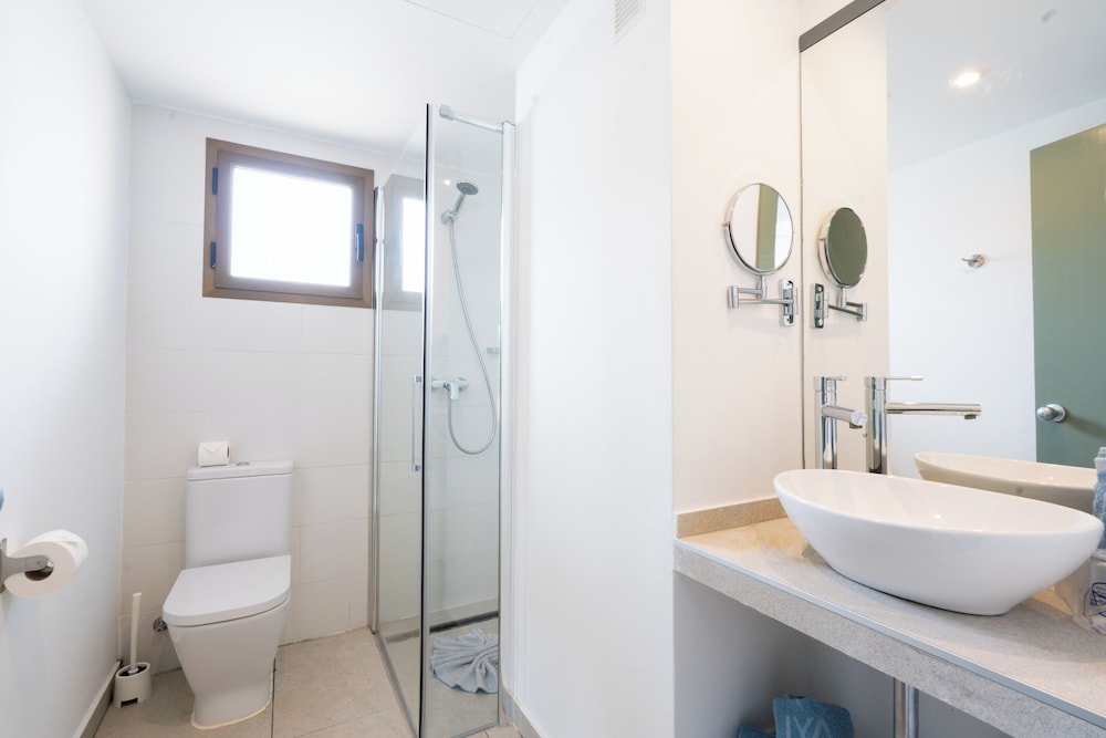 Guya Wave Hotel — Hotel rooms in Cala Ratjada, Balearic Islands