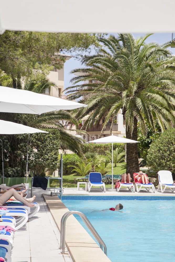Guya Wave Hotel — Swimming pool in Cala Ratjada, Balearic Islands
