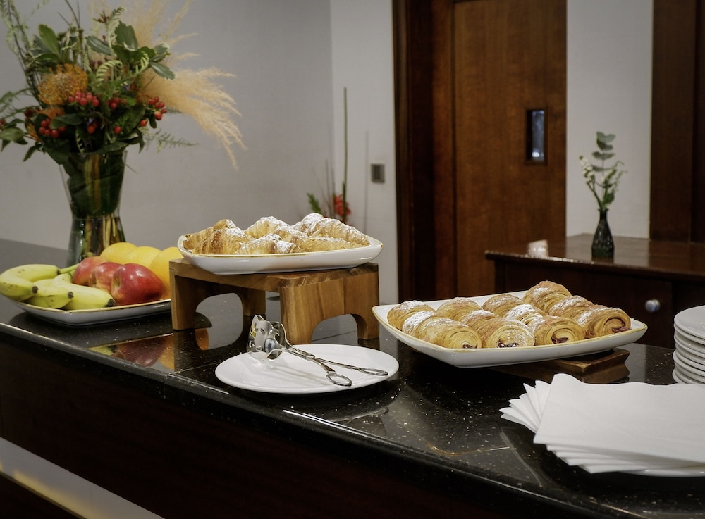 Camden Court Hotel — Restaurant & bars in Dublin, Dublin City