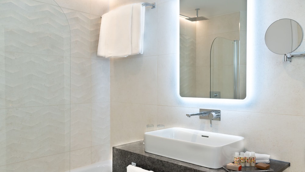 Camden Court Hotel — Hotel rooms in Dublin, Dublin City