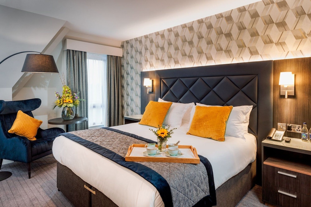 Camden Court Hotel — Hotel rooms in Dublin, Dublin City