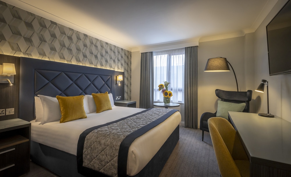 Camden Court Hotel — Hotel rooms in Dublin, Dublin City