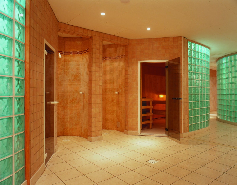 Camden Court Hotel — Spa in Dublin, Dublin City