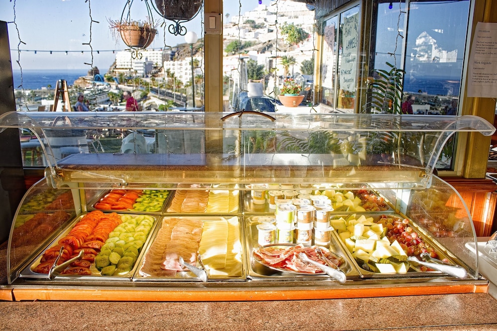 Apartamentos Rio Piedras — Restaurant & bars in Puerto Rico, Canary Islands