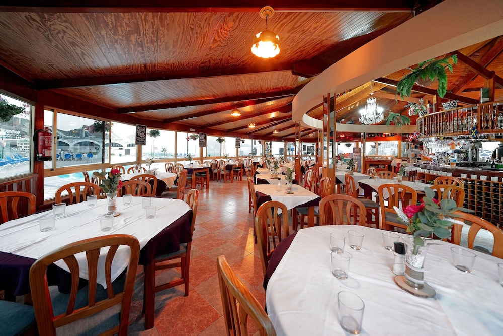 Apartamentos Rio Piedras — Restaurant & bars in Puerto Rico, Canary Islands