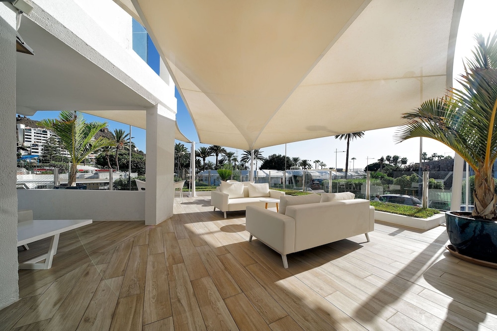 Apartamentos Rio Piedras — Hotel building in Puerto Rico, Canary Islands