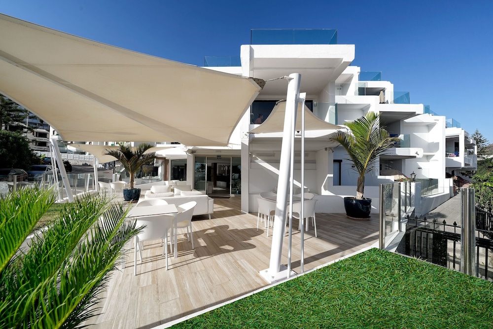 Apartamentos Rio Piedras — Restaurant & bars in Puerto Rico, Canary Islands