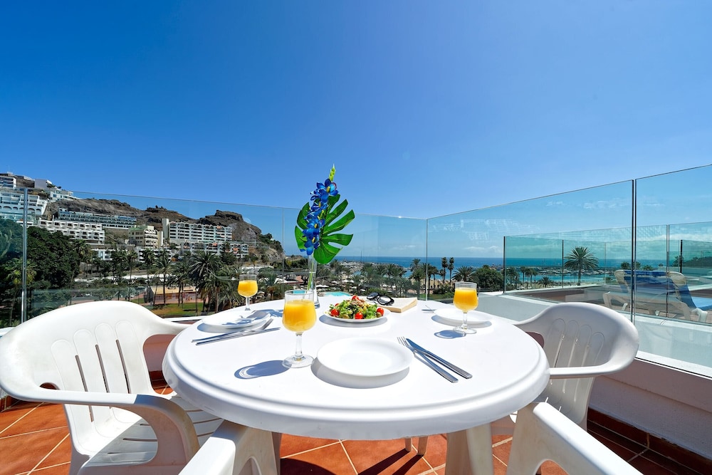 Apartamentos Rio Piedras — Restaurant & bars in Puerto Rico, Canary Islands