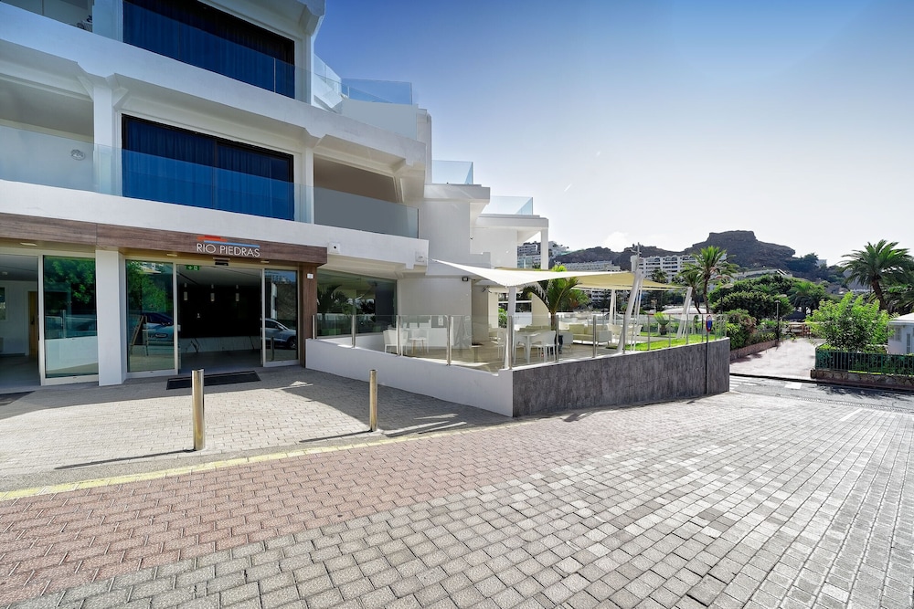 Apartamentos Rio Piedras — Hotel building in Puerto Rico, Canary Islands