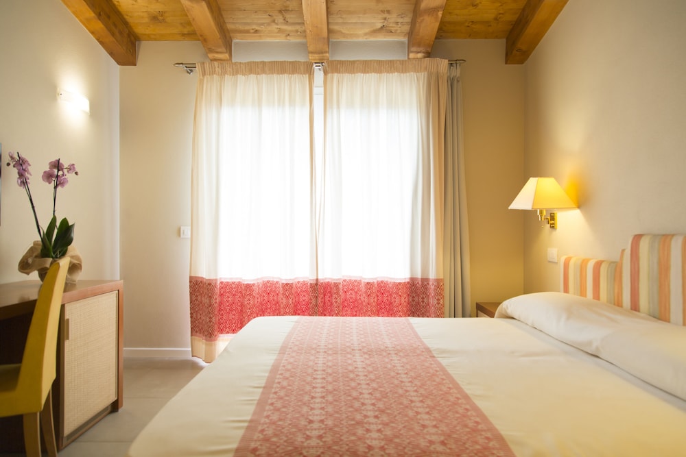 Blu Hotel Laconia Village — Hotel rooms in Arzachena, Sardinia