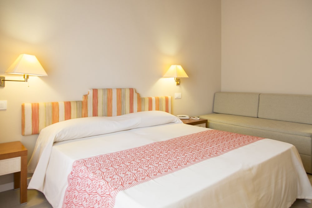 Blu Hotel Laconia Village — Hotel rooms in Arzachena, Sardinia