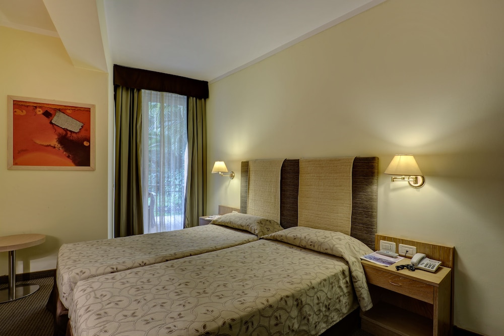 Hotel Cristina — Hotel rooms in Limone sul Garda, Lombardy