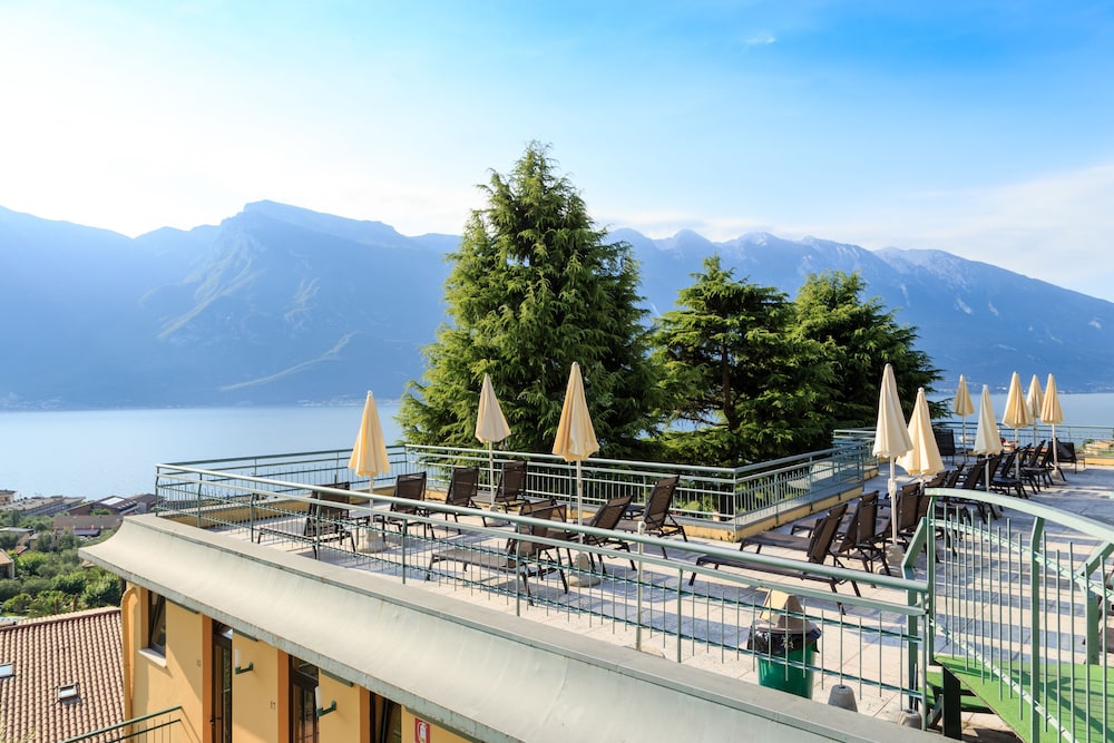 Hotel Cristina — Hotel building in Limone sul Garda, Lombardy