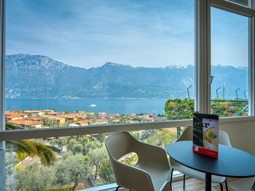 Hotel Cristina — Hotel rooms in Limone sul Garda, Lombardy