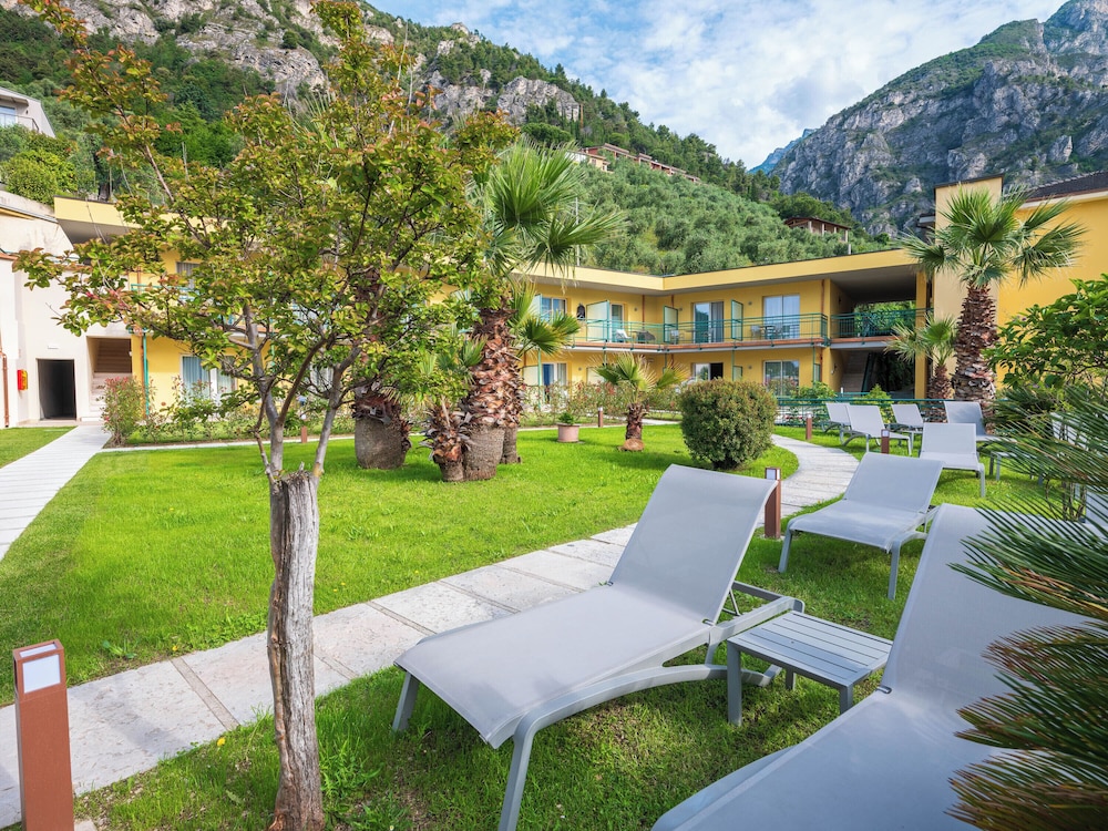 Hotel Cristina — Hotel building in Limone sul Garda, Lombardy