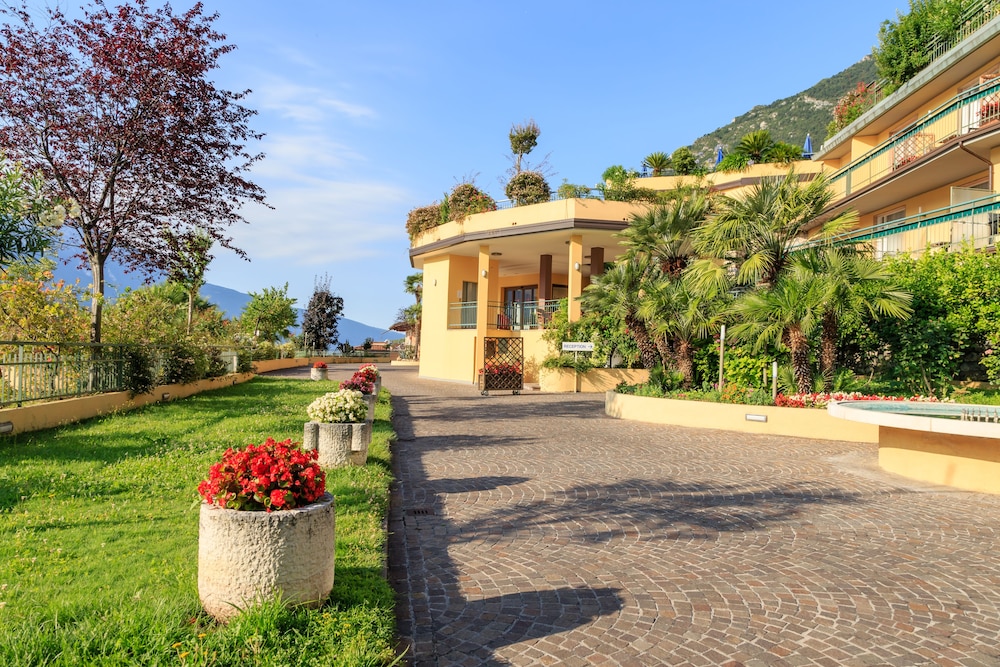 Hotel Cristina — Hotel building in Limone sul Garda, Lombardy