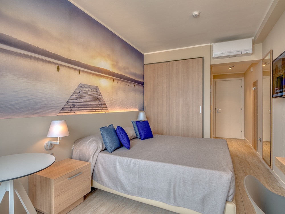 Hotel Cristina — Hotel rooms in Limone sul Garda, Lombardy