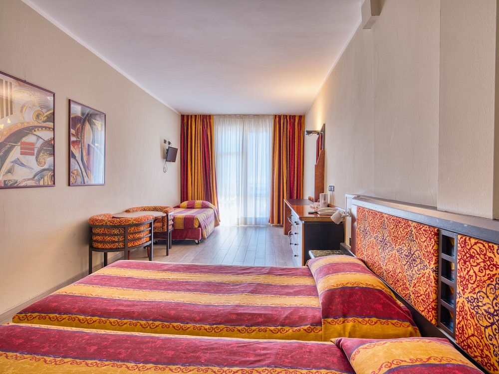 Hotel Cristina — Hotel rooms in Limone sul Garda, Lombardy