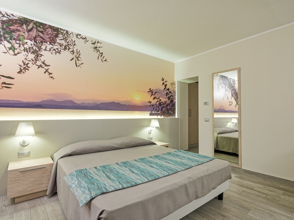 Hotel Cristina — Hotel rooms in Limone sul Garda, Lombardy