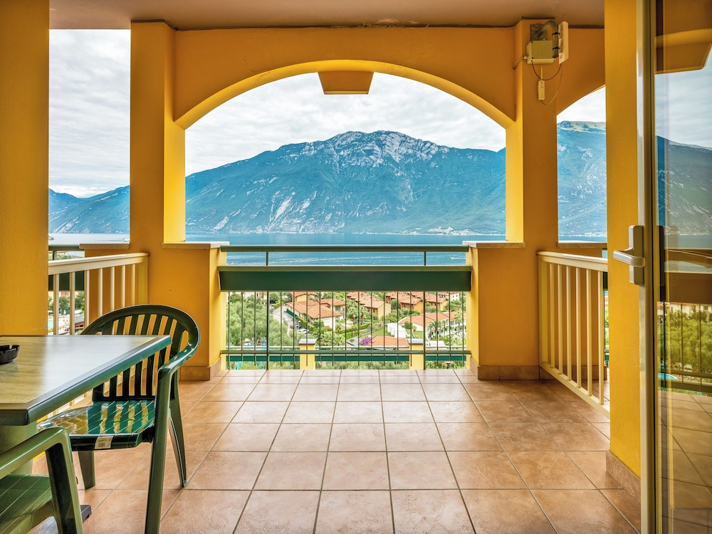 Hotel Cristina — Hotel rooms in Limone sul Garda, Lombardy
