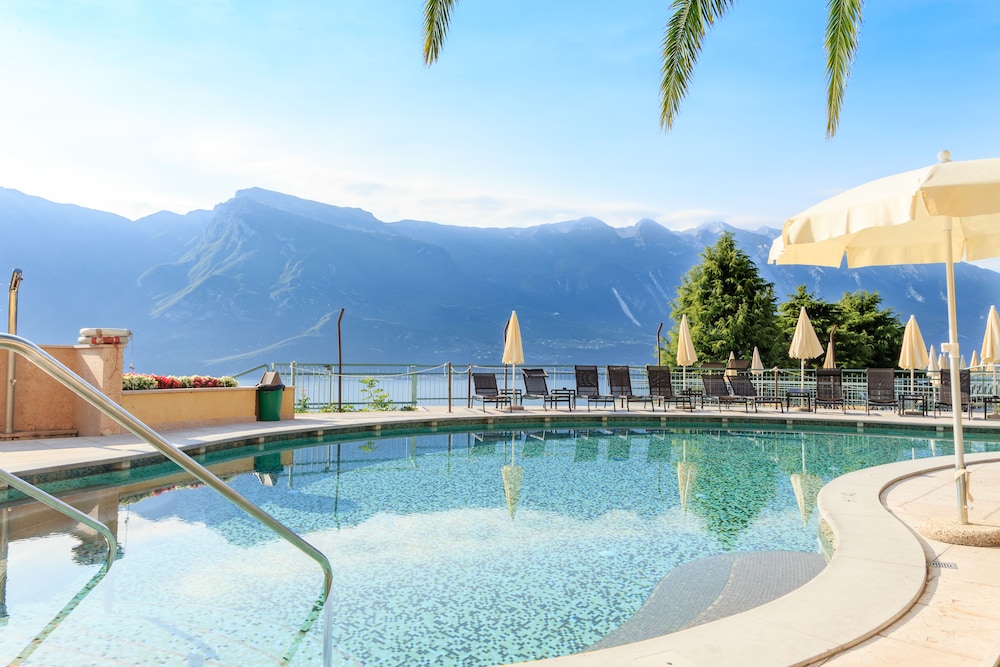 Hotel Cristina — Main photo in Limone sul Garda, Lombardy