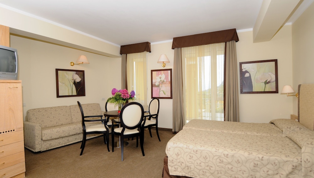 Hotel Cristina — Hotel rooms in Limone sul Garda, Lombardy