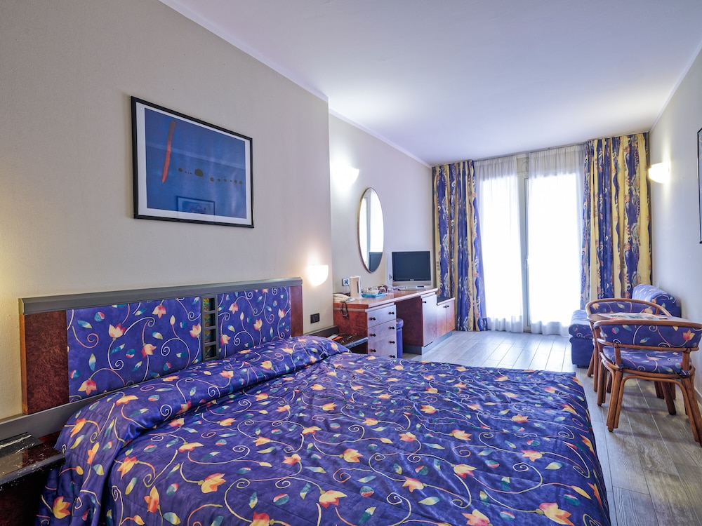 Hotel Cristina — Hotel rooms in Limone sul Garda, Lombardy