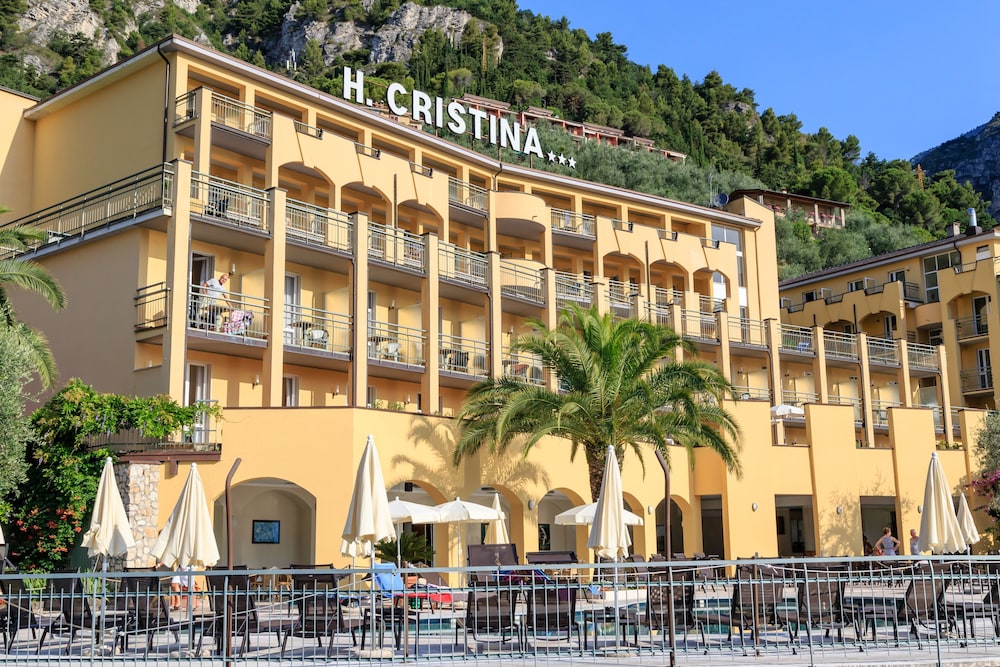 Hotel Cristina — Hotel building in Limone sul Garda, Lombardy