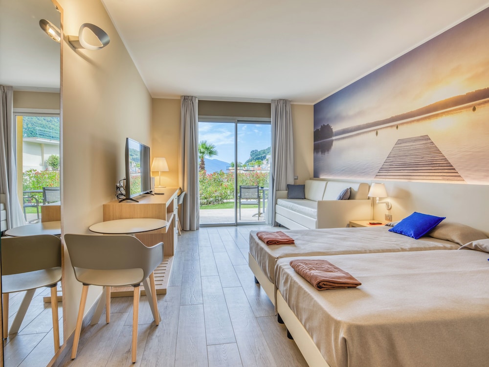 Hotel Cristina — Hotel rooms in Limone sul Garda, Lombardy