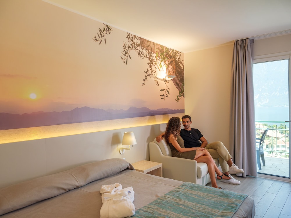 Hotel Cristina — Hotel rooms in Limone sul Garda, Lombardy