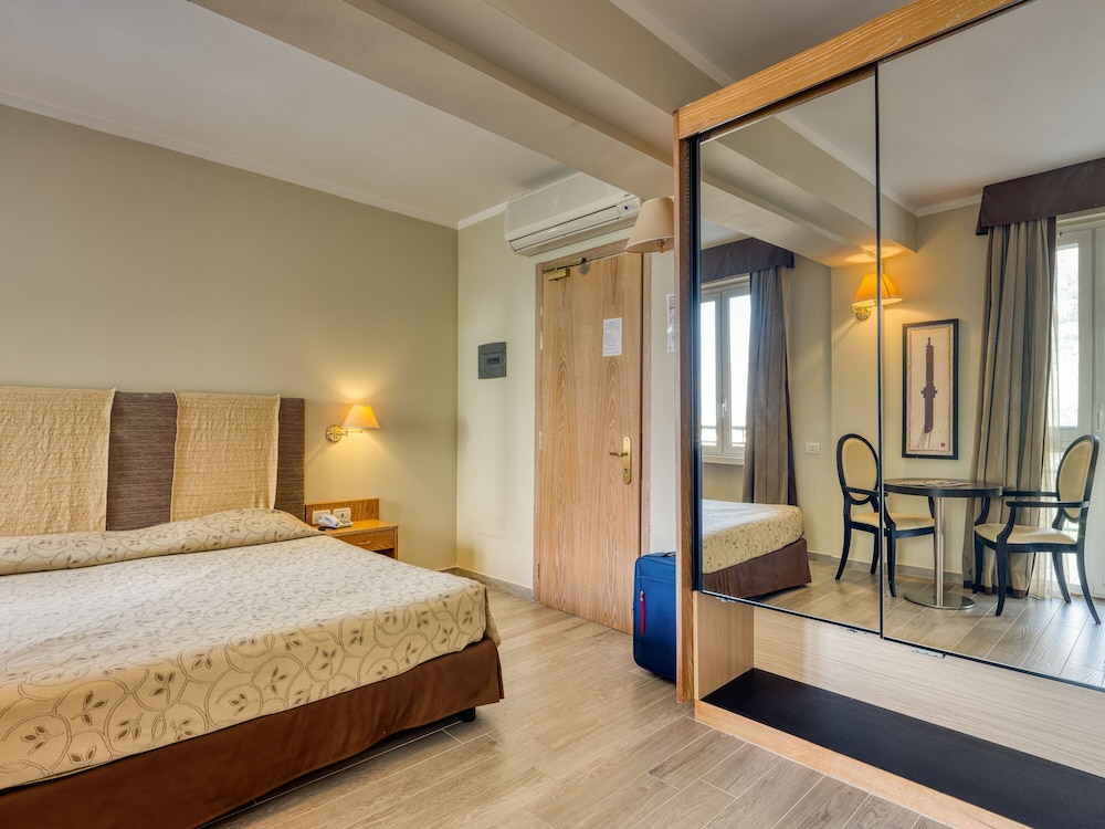 Hotel Cristina — Hotel rooms in Limone sul Garda, Lombardy