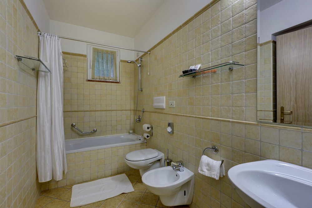 Hotel Cristina — Hotel rooms in Limone sul Garda, Lombardy