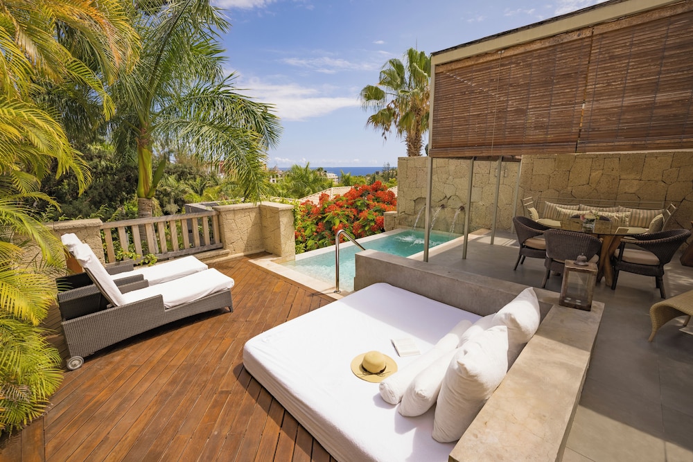 The Villas at Bahia del Duque — Hotel rooms in Costa Adeje, Canary Islands