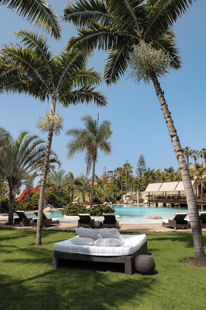 The Villas at Bahia del Duque — Swimming pool in Costa Adeje, Canary Islands