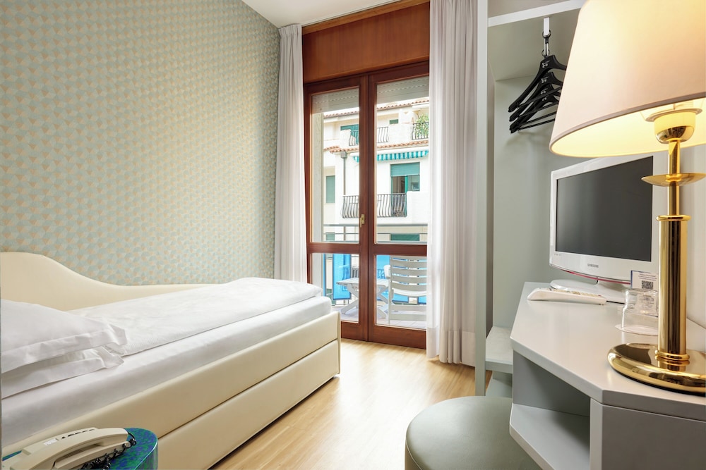 Hotel Croce di Malta — Hotel rooms in Jesolo, Veneto