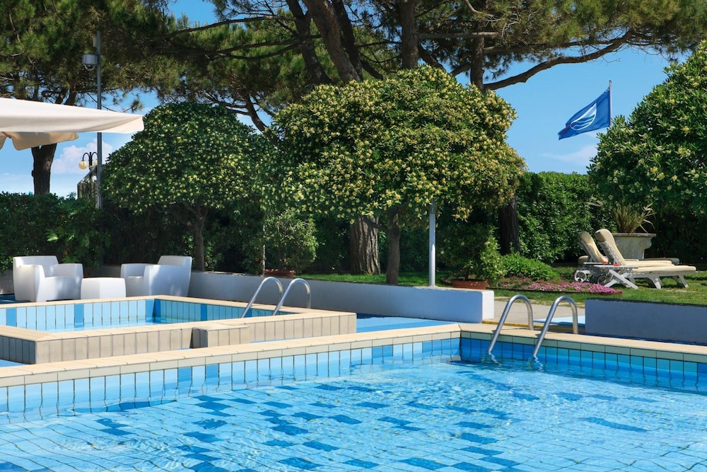 Hotel Croce di Malta — Swimming pool in Jesolo, Veneto