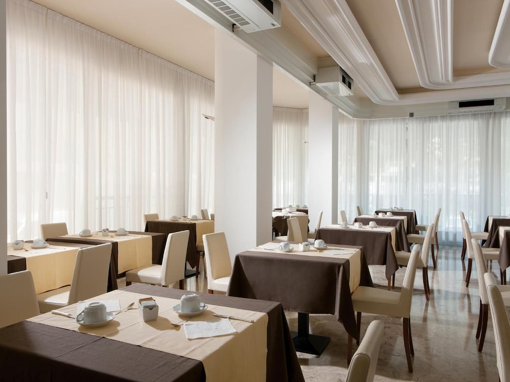 Hotel Croce di Malta — Restaurant & bars in Jesolo, Veneto