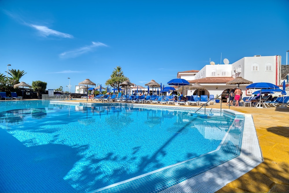 Ona el Marqués Resort — Swimming pool in Acantilado de los Gigantes, Canary Islands