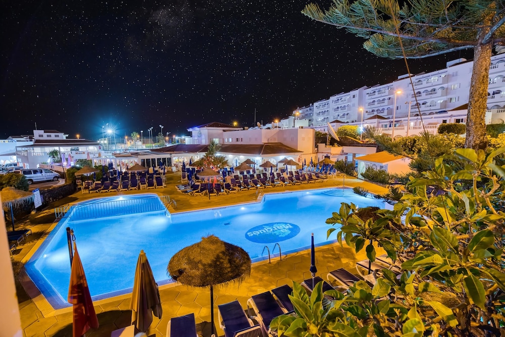 Ona el Marqués Resort — Swimming pool in Acantilado de los Gigantes, Canary Islands
