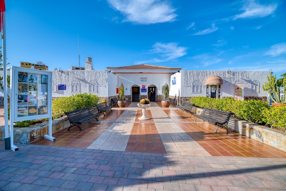 Ona el Marqués Resort — Hotel building in Acantilado de los Gigantes, Canary Islands
