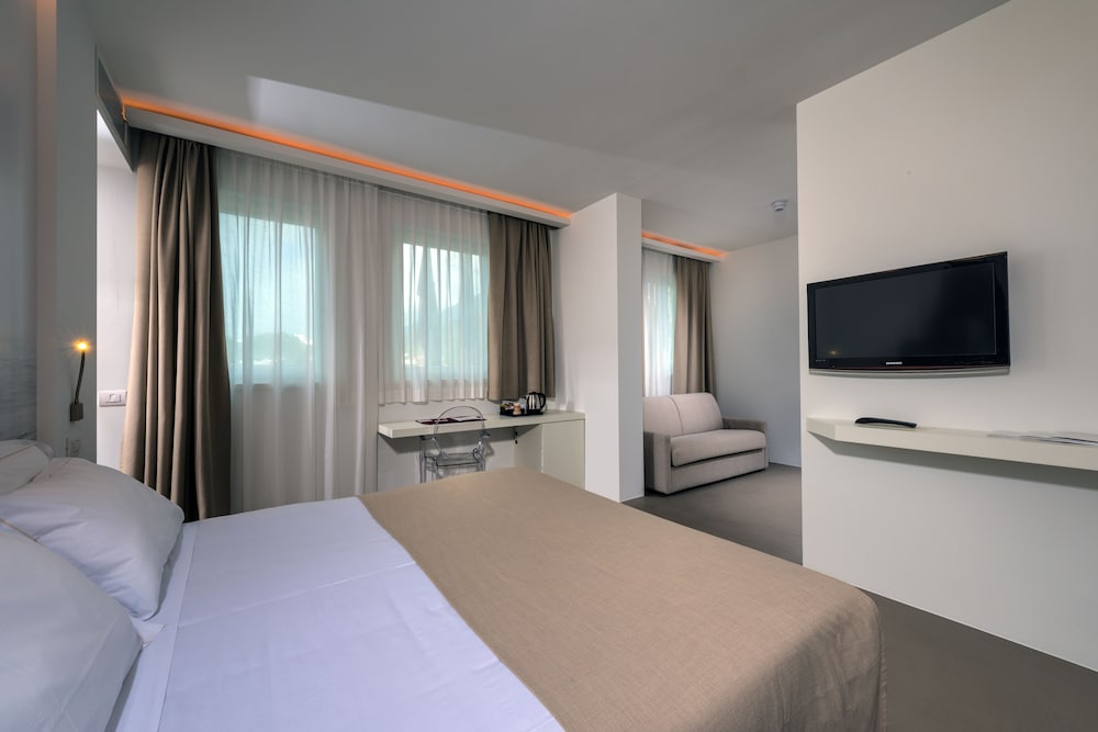 Du Lac et Du Parc Grand Resort — Hotel rooms in Riva del Garda, Trentino-Alto Adige