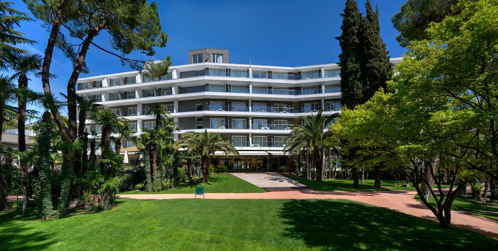 Du Lac et Du Parc Grand Resort — Hotel building in Riva del Garda, Trentino-Alto Adige