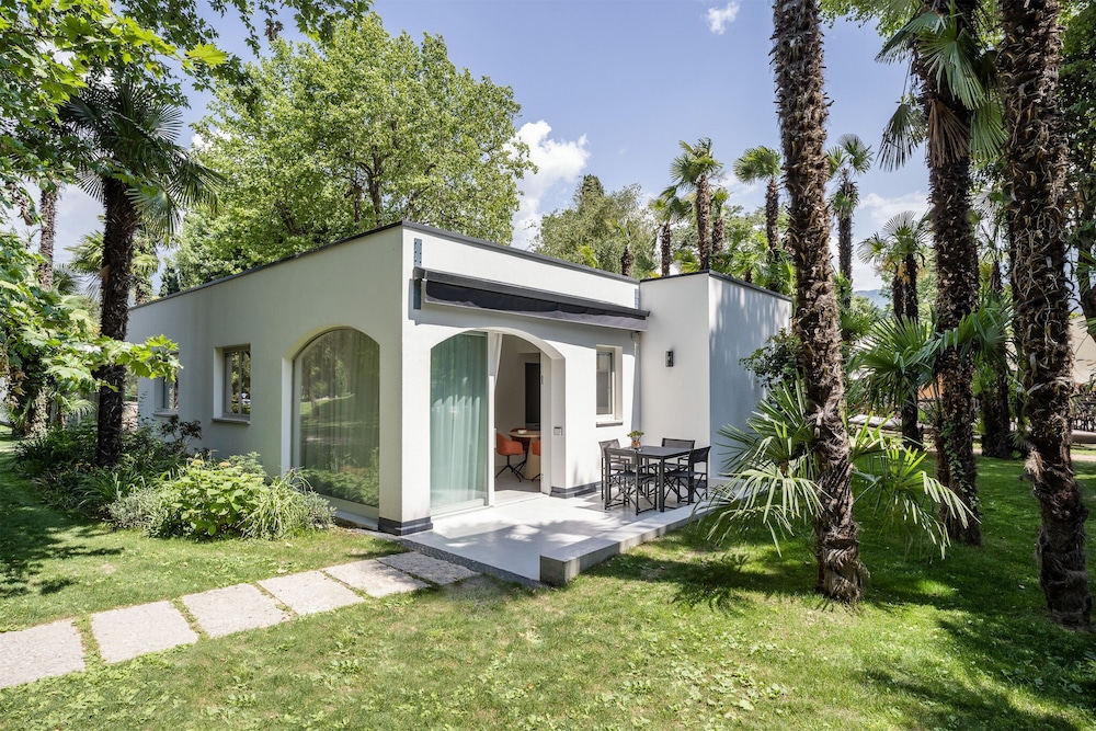 Du Lac et Du Parc Grand Resort — Hotel building in Riva del Garda, Trentino-Alto Adige