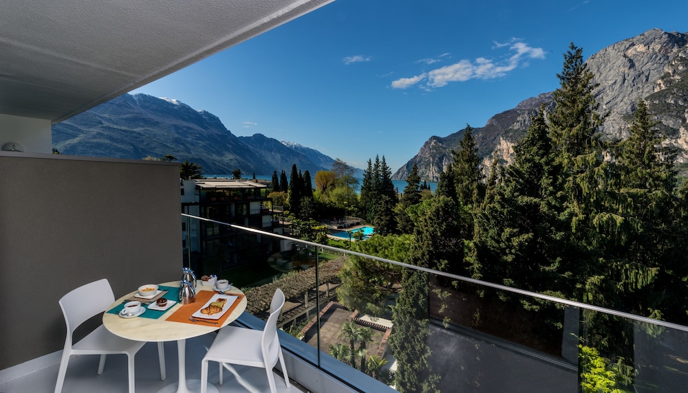 Du Lac et Du Parc Grand Resort — Hotel rooms in Riva del Garda, Trentino-Alto Adige