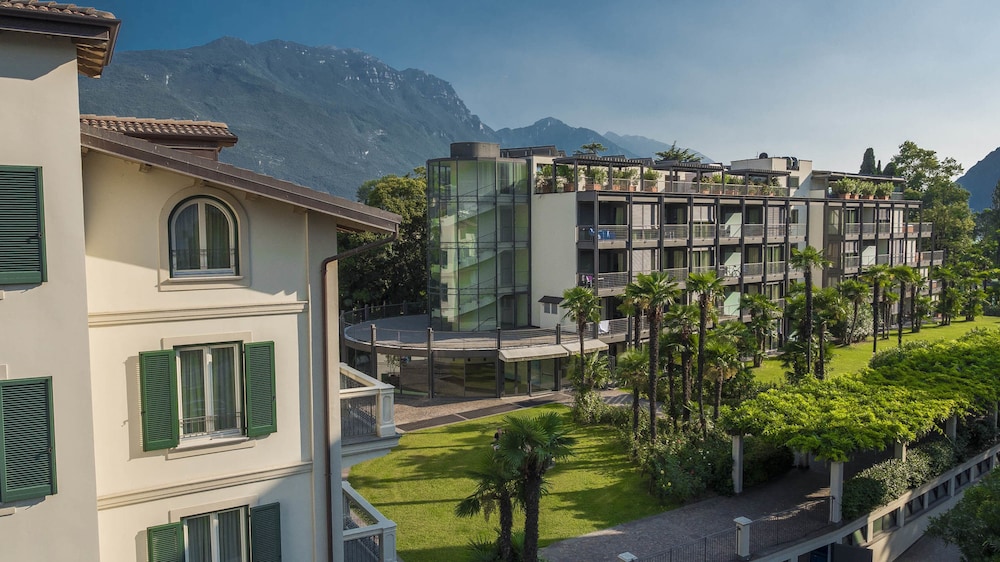 Du Lac et Du Parc Grand Resort — Hotel building in Riva del Garda, Trentino-Alto Adige