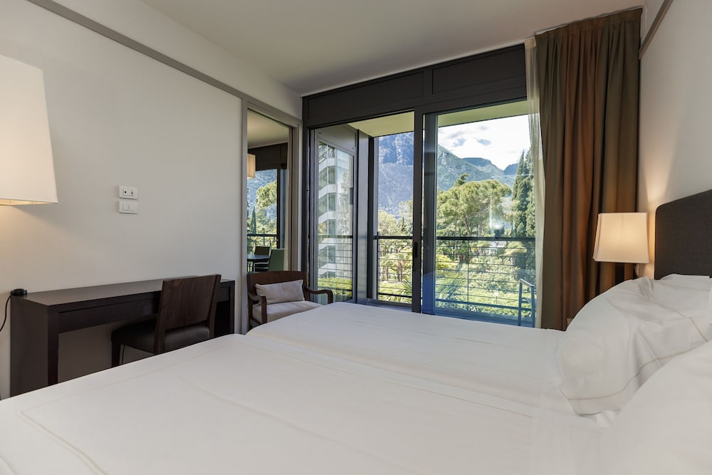 Du Lac et Du Parc Grand Resort — Hotel rooms in Riva del Garda, Trentino-Alto Adige