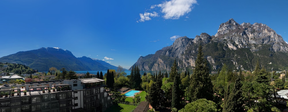 Du Lac et Du Parc Grand Resort — Hotel rooms in Riva del Garda, Trentino-Alto Adige