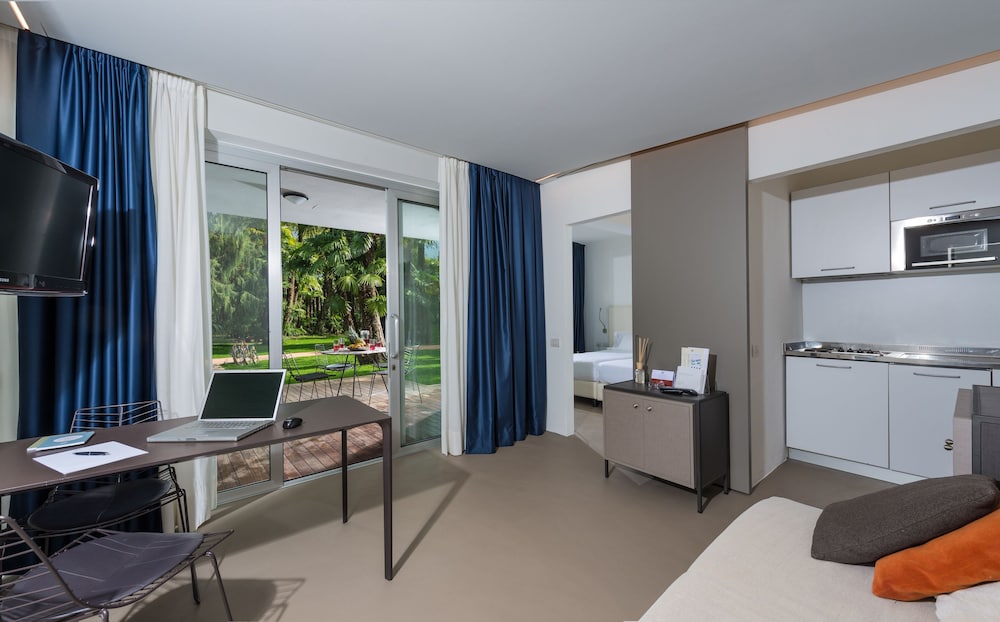 Du Lac et Du Parc Grand Resort — Hotel rooms in Riva del Garda, Trentino-Alto Adige